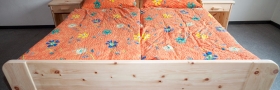 Doppelbett aus Zirbenholz